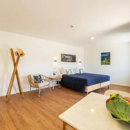 Casa Amarela - By Casas Na Ilha * Câmara de Lobos